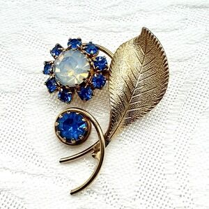 Vintage Blue and Milky Glass Gold Tone Flower Brooch‎ Pin